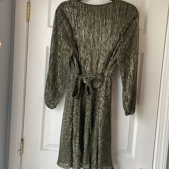 Fun mid length party dress - Picture 3 of 3